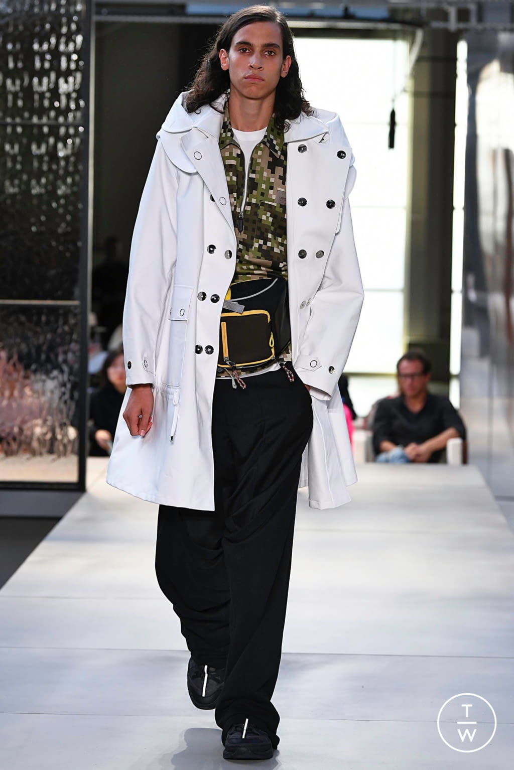 Fashion Week London Spring/Summer 2019 look 122 from the Burberry collection menswear