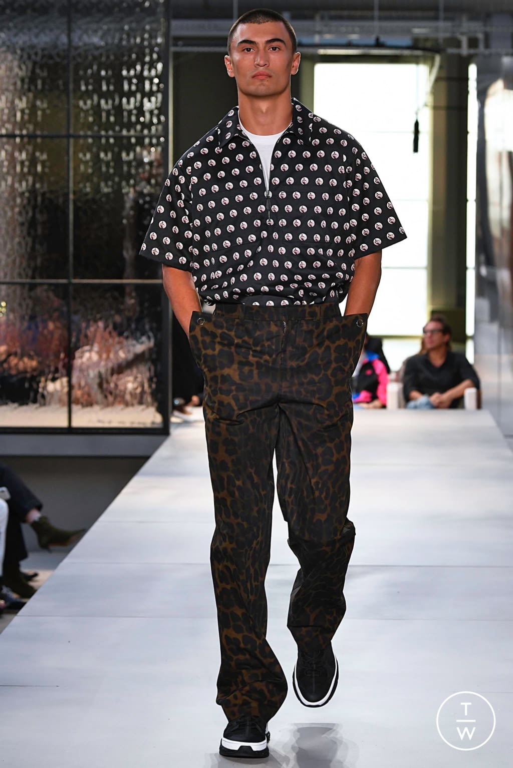 Fashion Week London Spring/Summer 2019 look 127 from the Burberry collection menswear