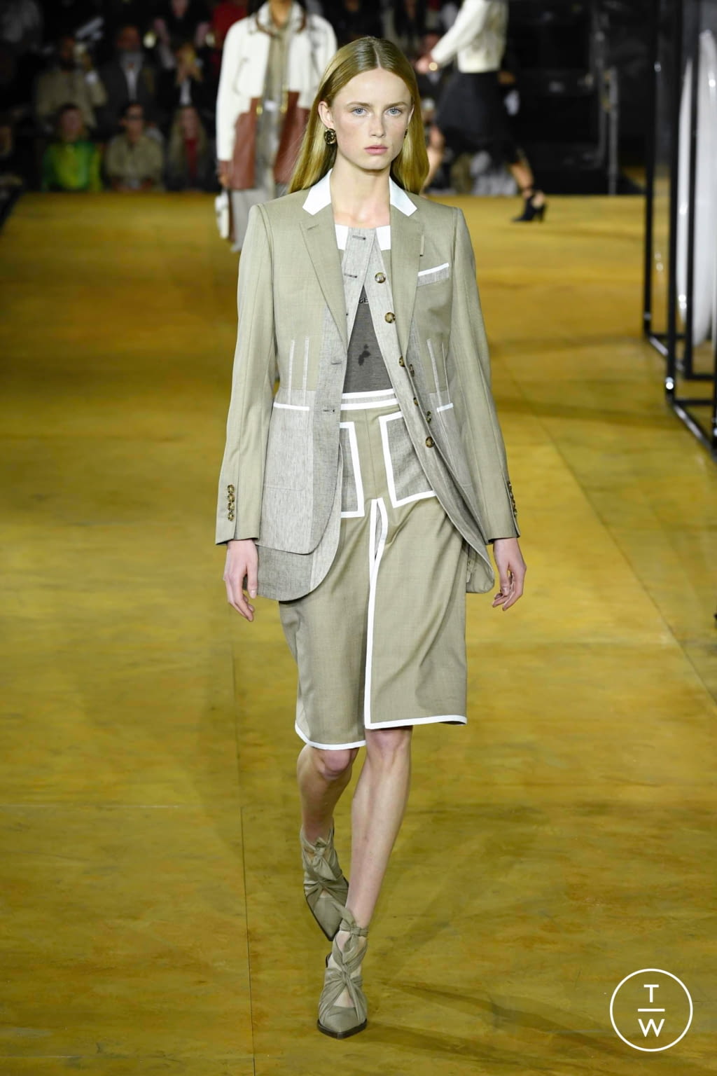Fashion Week London Spring/Summer 2020 look 1 from the Burberry collection womenswear