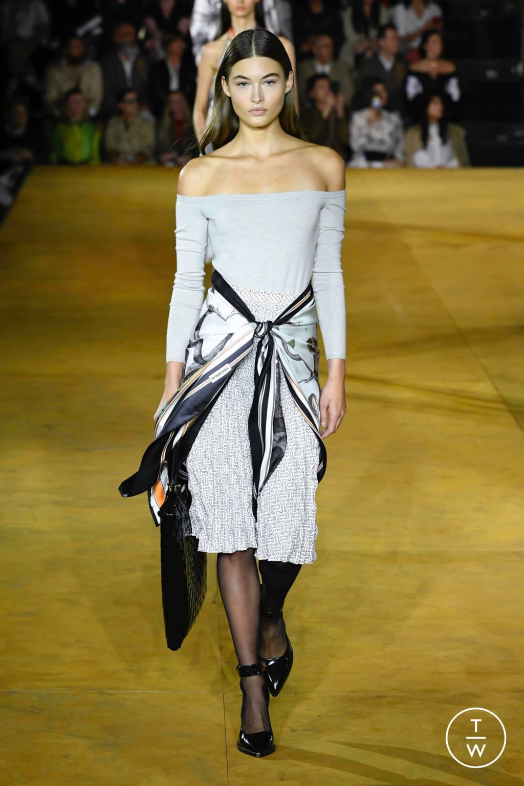 Fashion Week London Spring/Summer 2020 look 11 from the Burberry collection womenswear