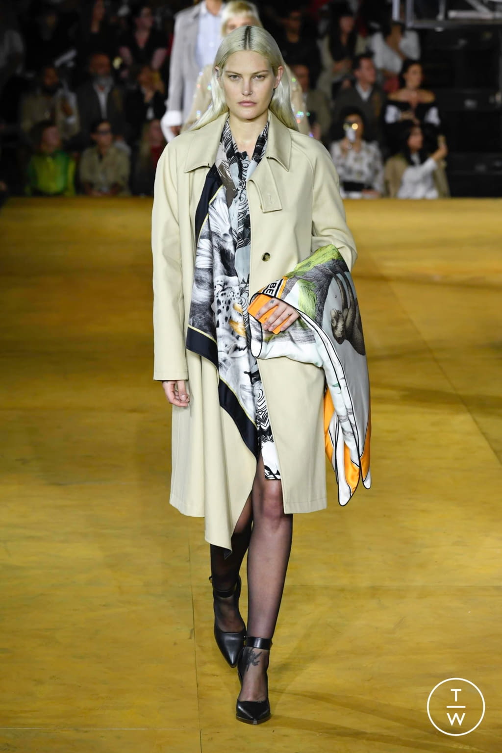 Fashion Week London Spring/Summer 2020 look 18 from the Burberry collection womenswear