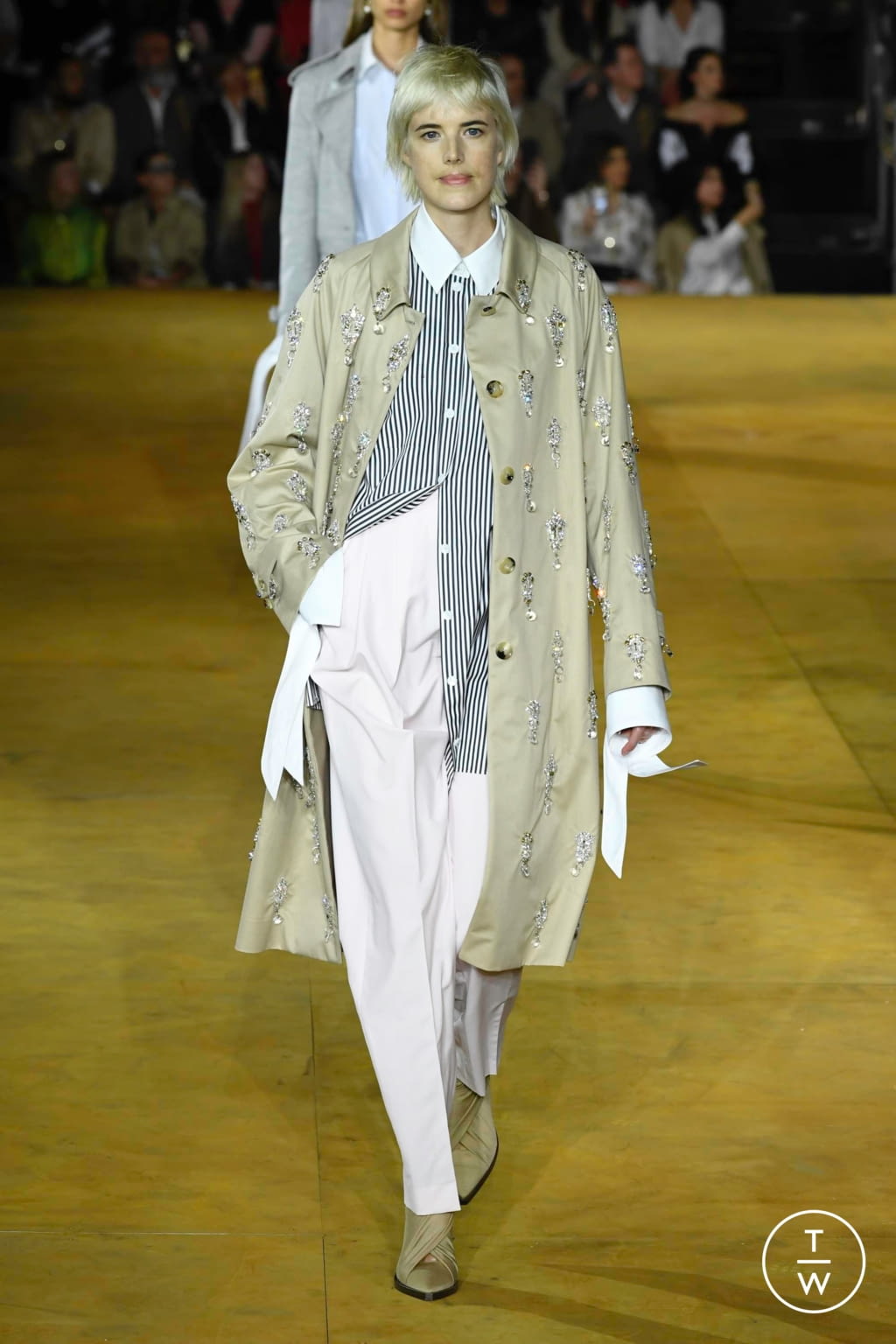 Fashion Week London Spring/Summer 2020 look 19 from the Burberry collection womenswear