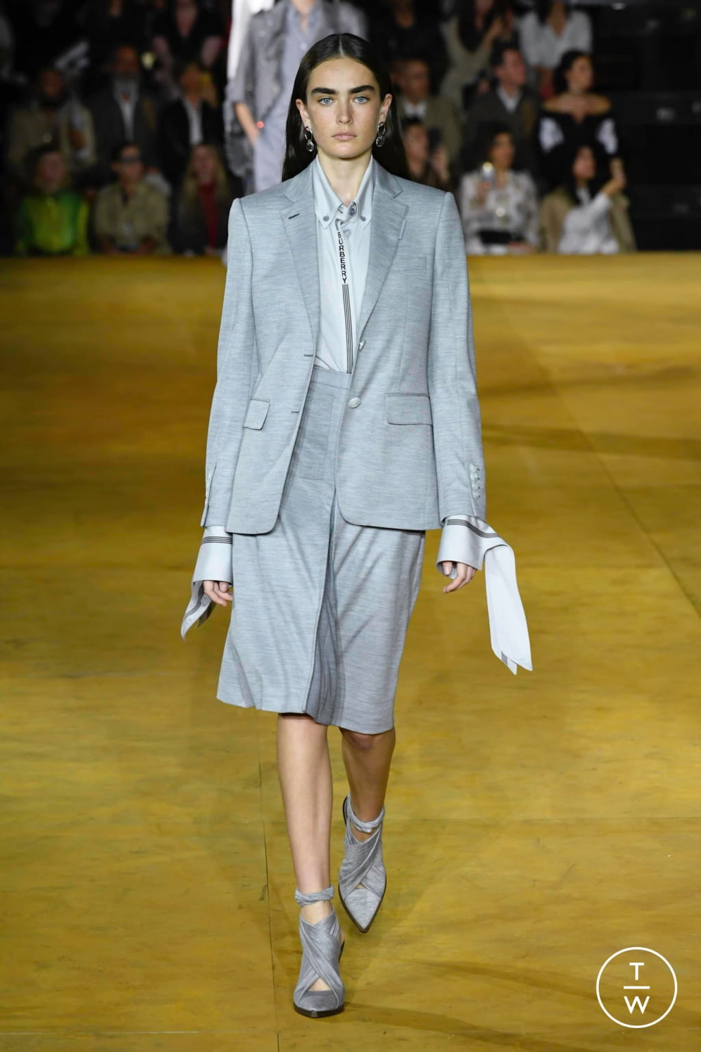Fashion Week London Spring/Summer 2020 look 21 from the Burberry collection womenswear