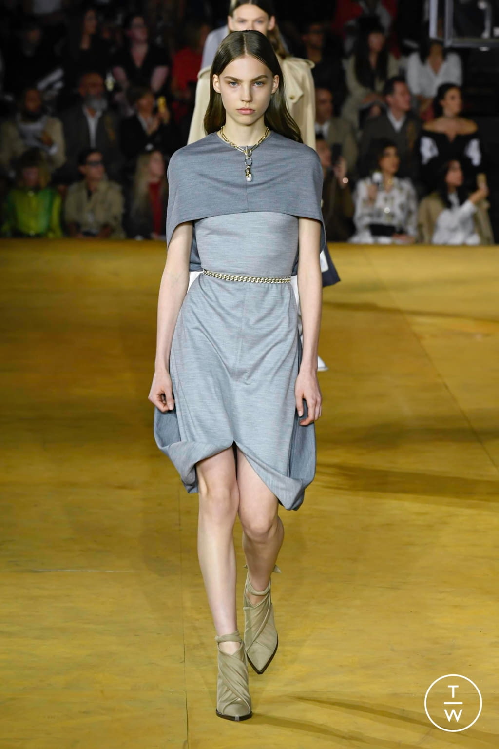 Fashion Week London Spring/Summer 2020 look 24 from the Burberry collection womenswear