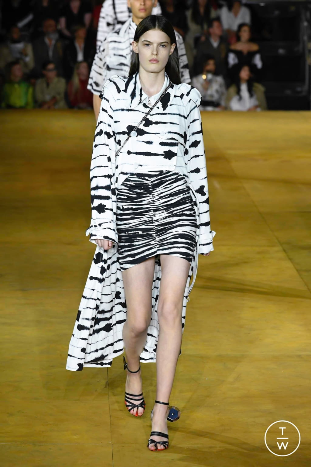 Fashion Week London Spring/Summer 2020 look 61 from the Burberry collection womenswear
