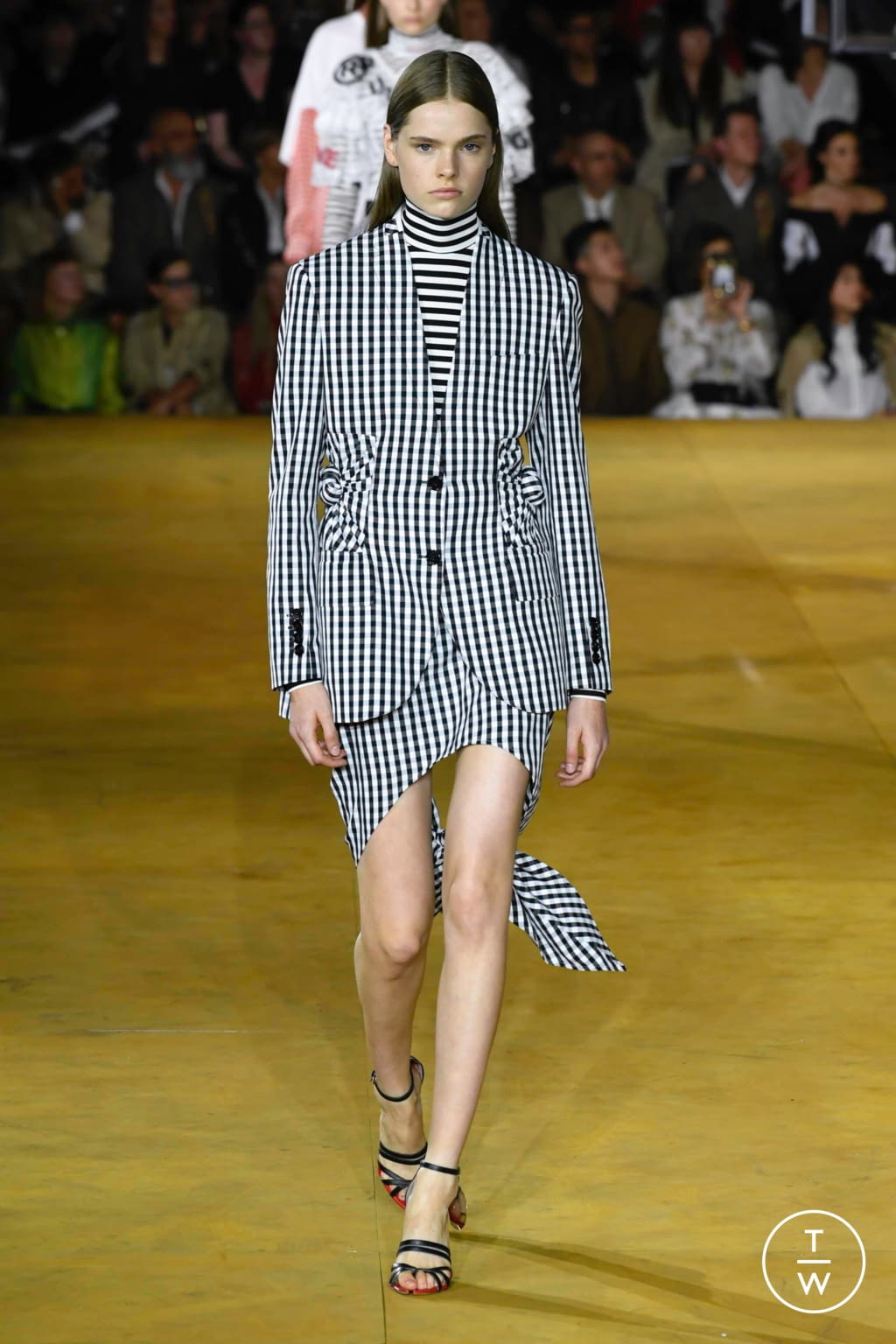 Fashion Week London Spring/Summer 2020 look 71 from the Burberry collection womenswear