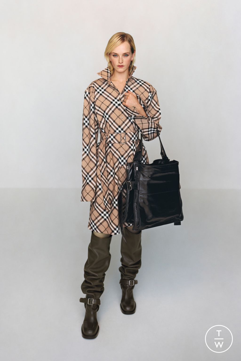 Fashion Week London Pre-Fall 2024 look 11 from the Burberry collection womenswear