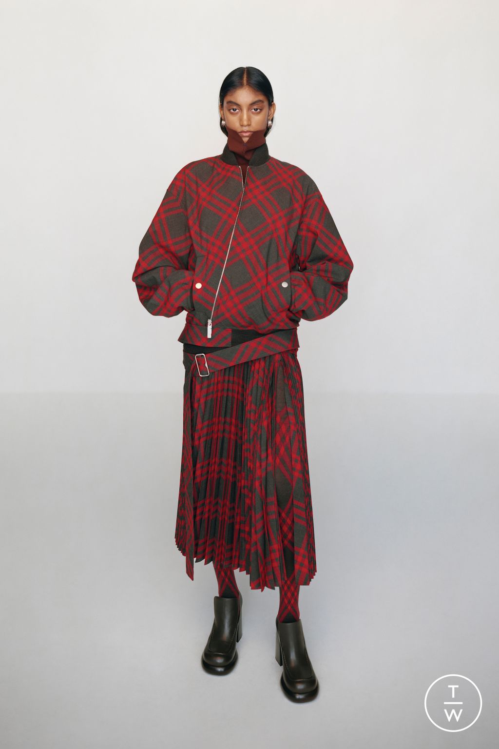 Fashion Week London Pre-Fall 2024 look 17 from the Burberry collection womenswear