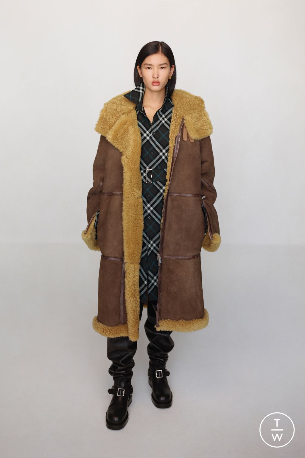 Fashion Week London Pre-Fall 2024 look 23 from the Burberry collection womenswear
