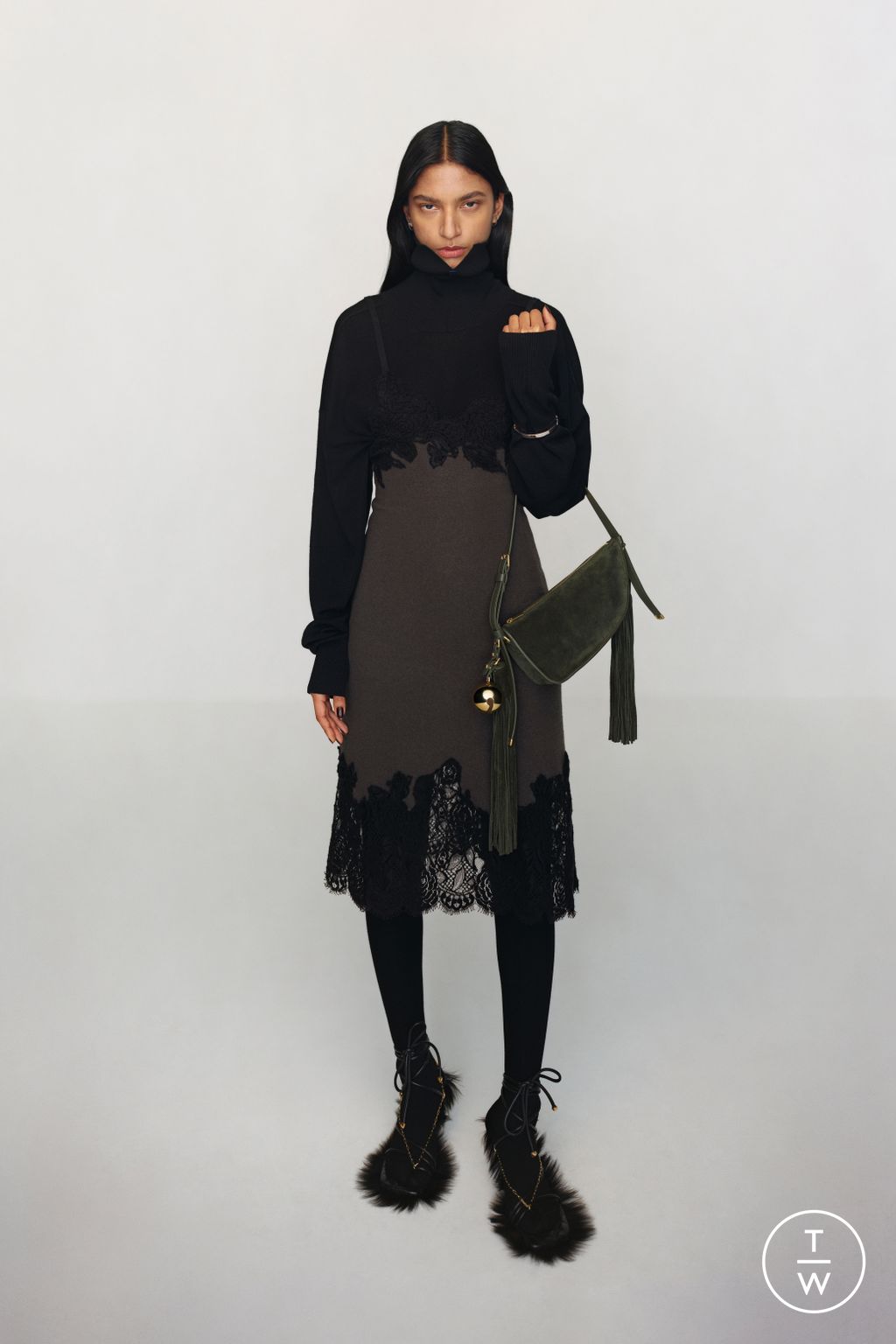Fashion Week London Pre-Fall 2024 look 27 from the Burberry collection womenswear