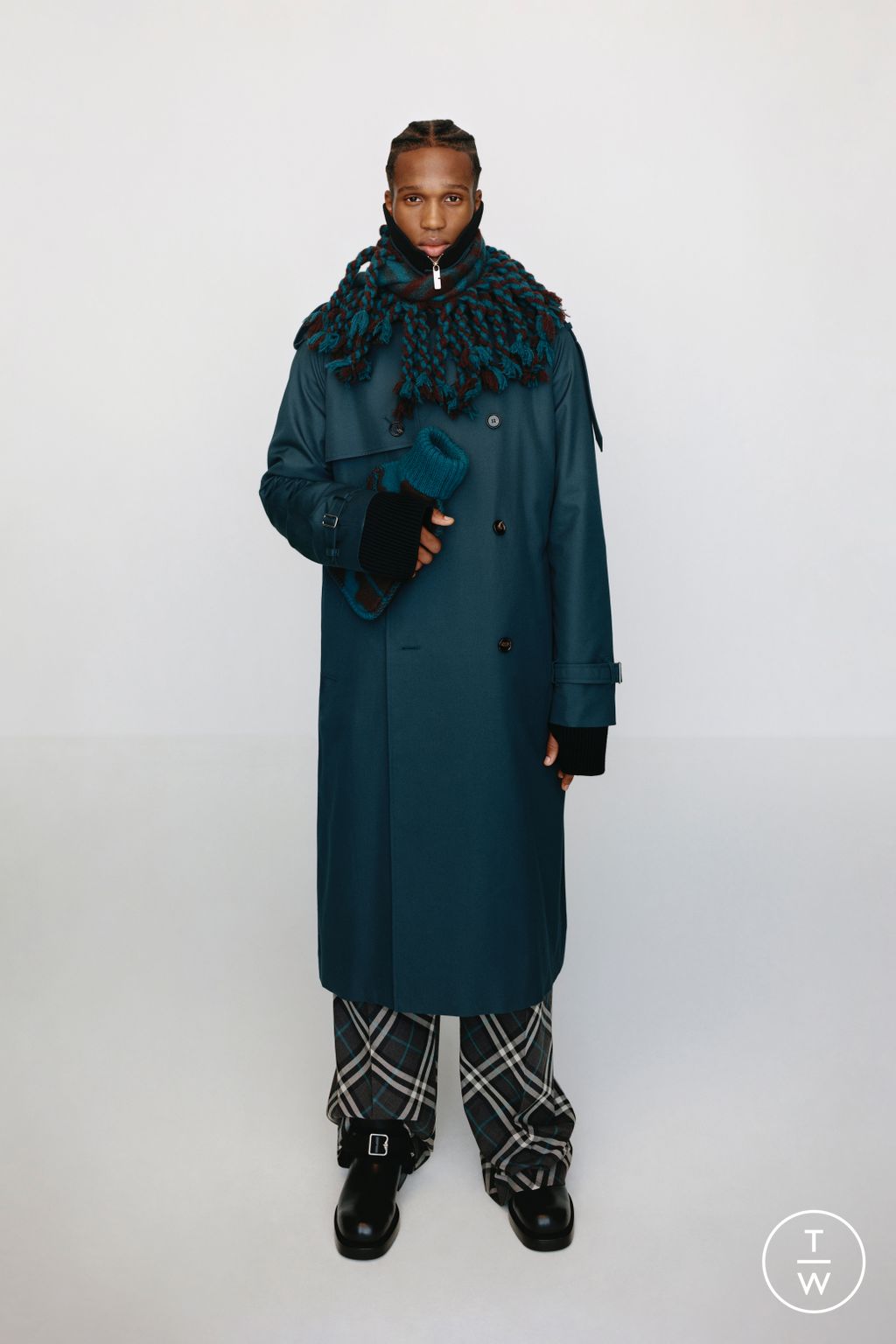 Fashion Week London Pre-Fall 2024 look 30 from the Burberry collection womenswear