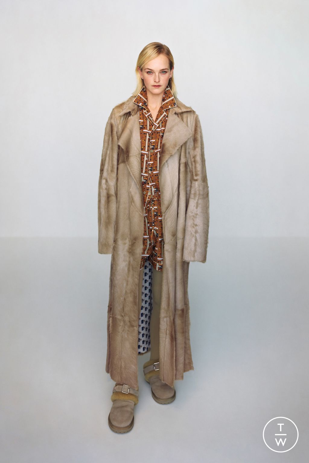 Fashion Week London Pre-Fall 2024 look 39 from the Burberry collection womenswear