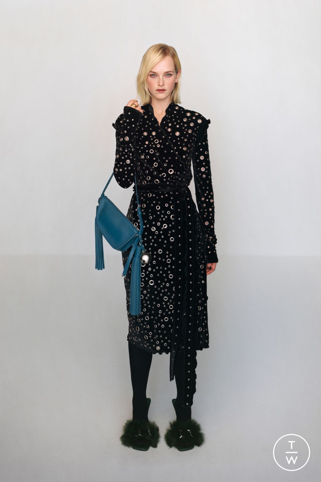 Fashion Week London Pre-Fall 2024 look 43 from the Burberry collection womenswear