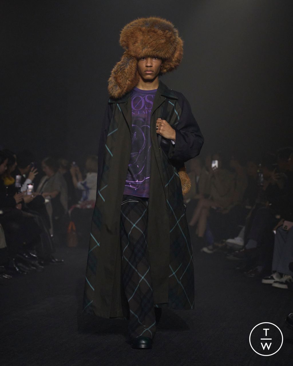 Fashion Week London Fall/Winter 2023 look 4 from the Burberry collection 女装