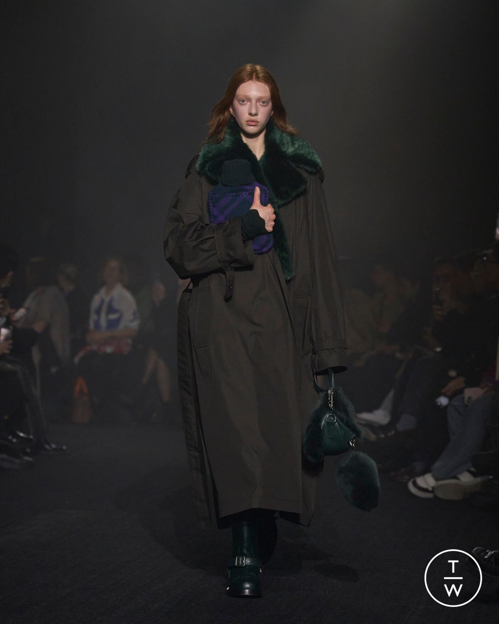Fashion Week London Fall/Winter 2023 look 1 from the Burberry collection womenswear