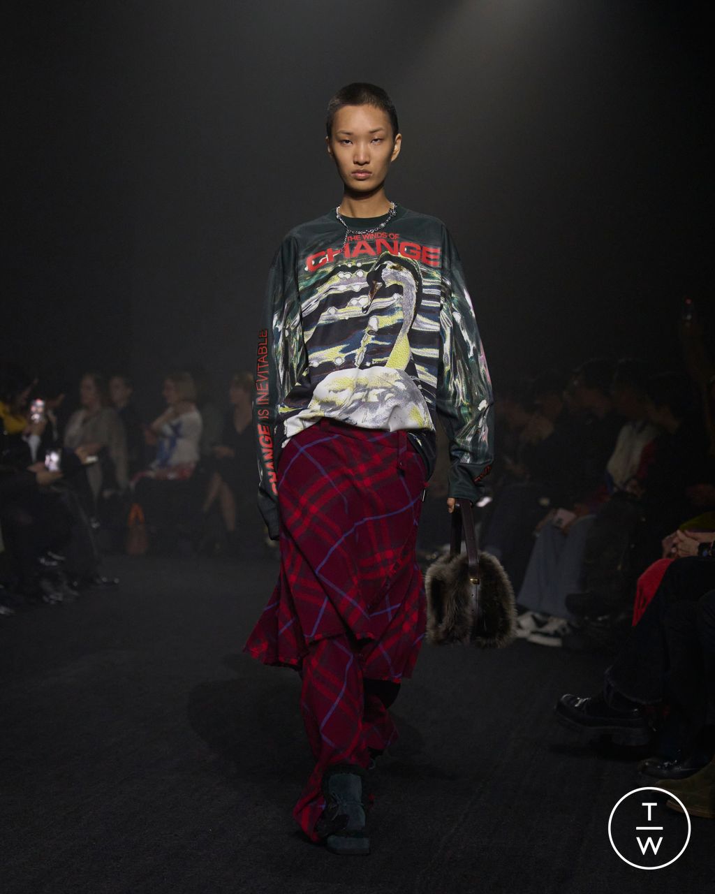 Fashion Week London Fall/Winter 2023 look 13 from the Burberry collection 女装