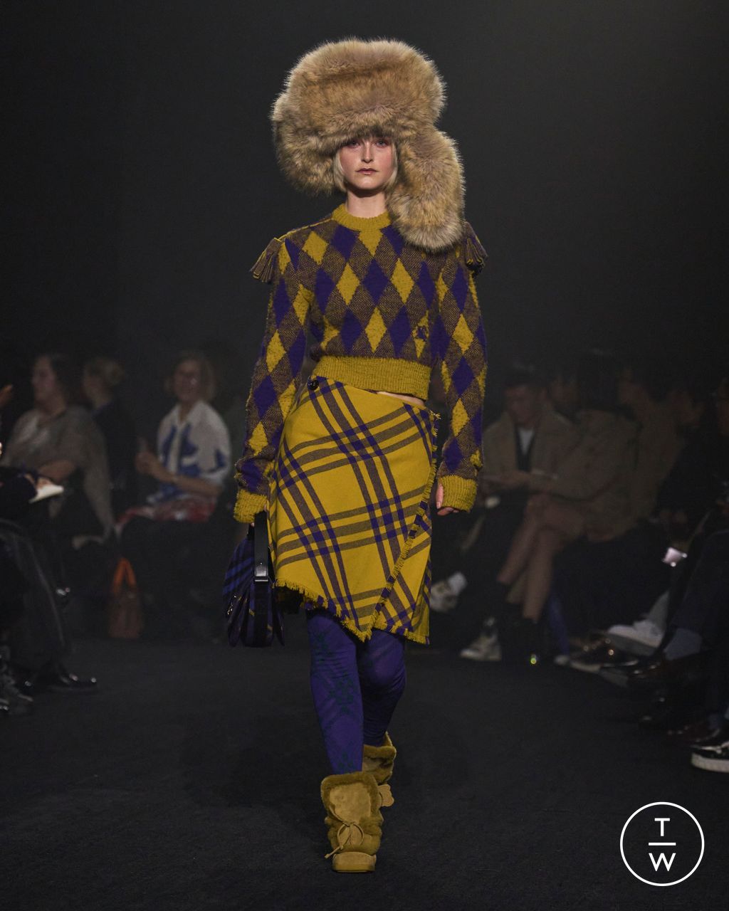 Fashion Week London Fall/Winter 2023 look 15 de la collection Burberry womenswear