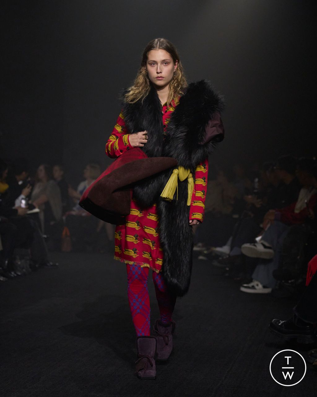 Fashion Week London Fall/Winter 2023 look 38 from the Burberry collection 女装
