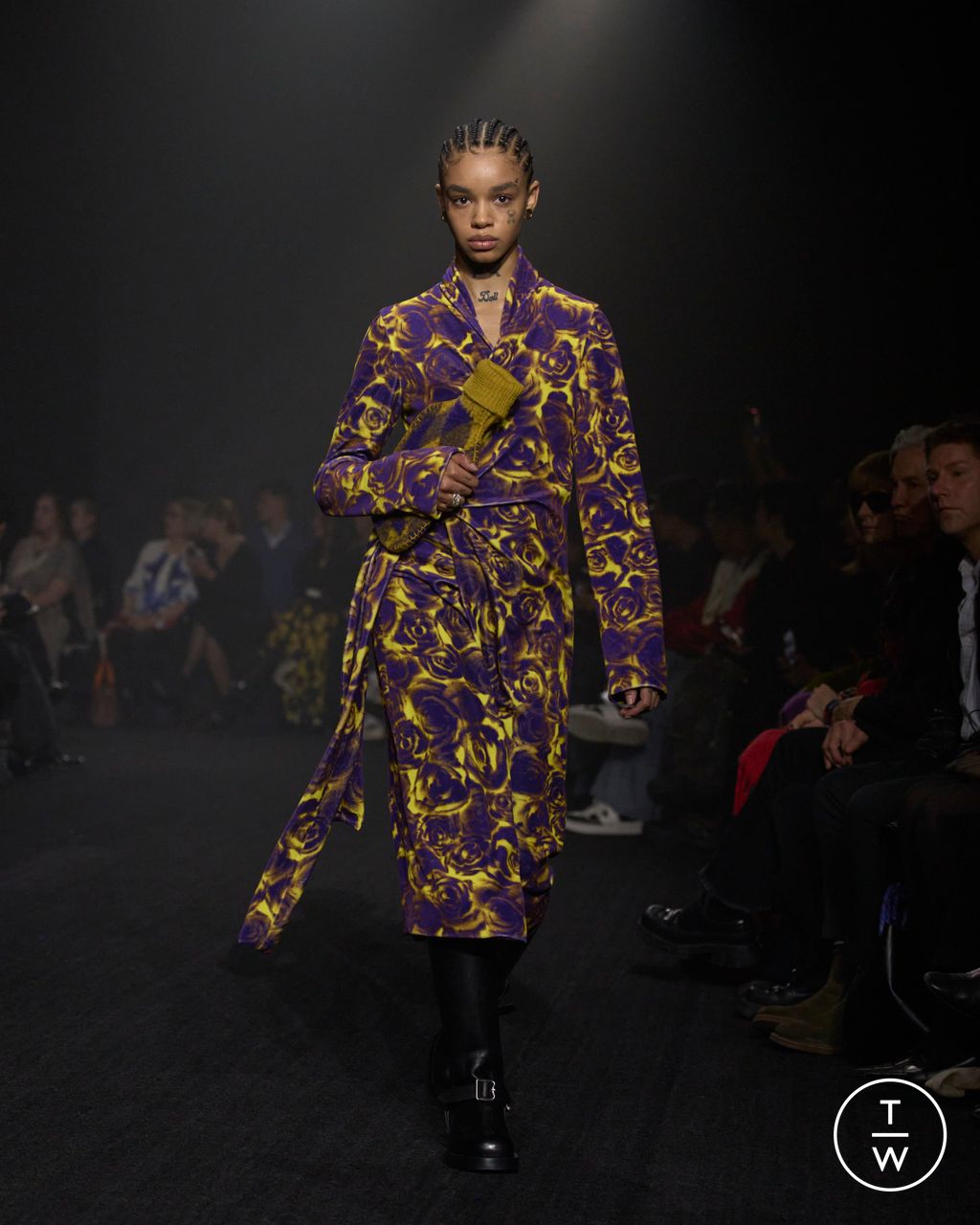 Fashion Week London Fall/Winter 2023 look 48 from the Burberry collection 女装