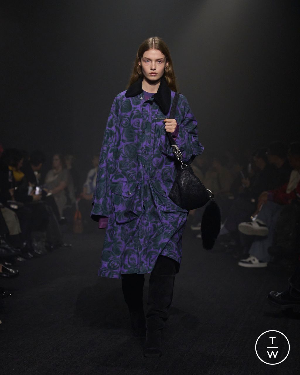 Fashion Week London Fall/Winter 2023 look 54 from the Burberry collection 女装