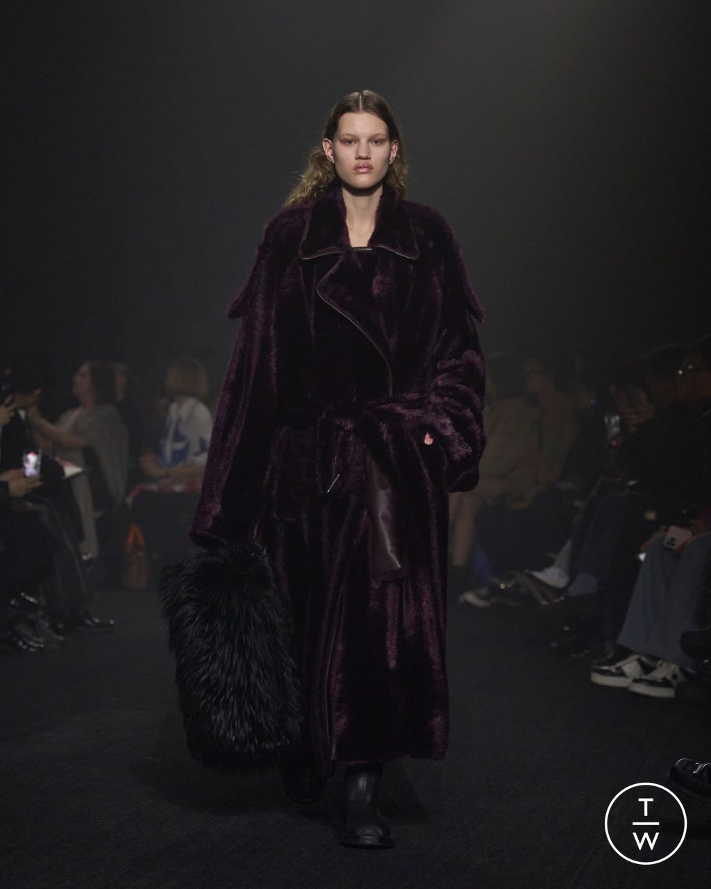 Fashion Week London Fall/Winter 2023 look 10 from the Burberry collection womenswear