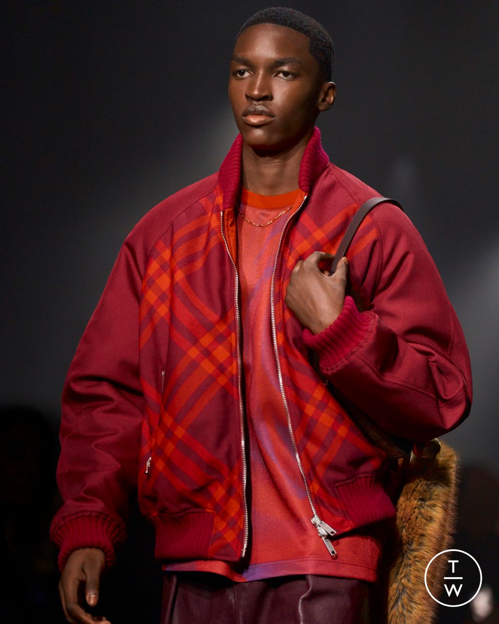 Fashion Week London Fall/Winter 2023 look 12 from the Burberry collection womenswear accessories