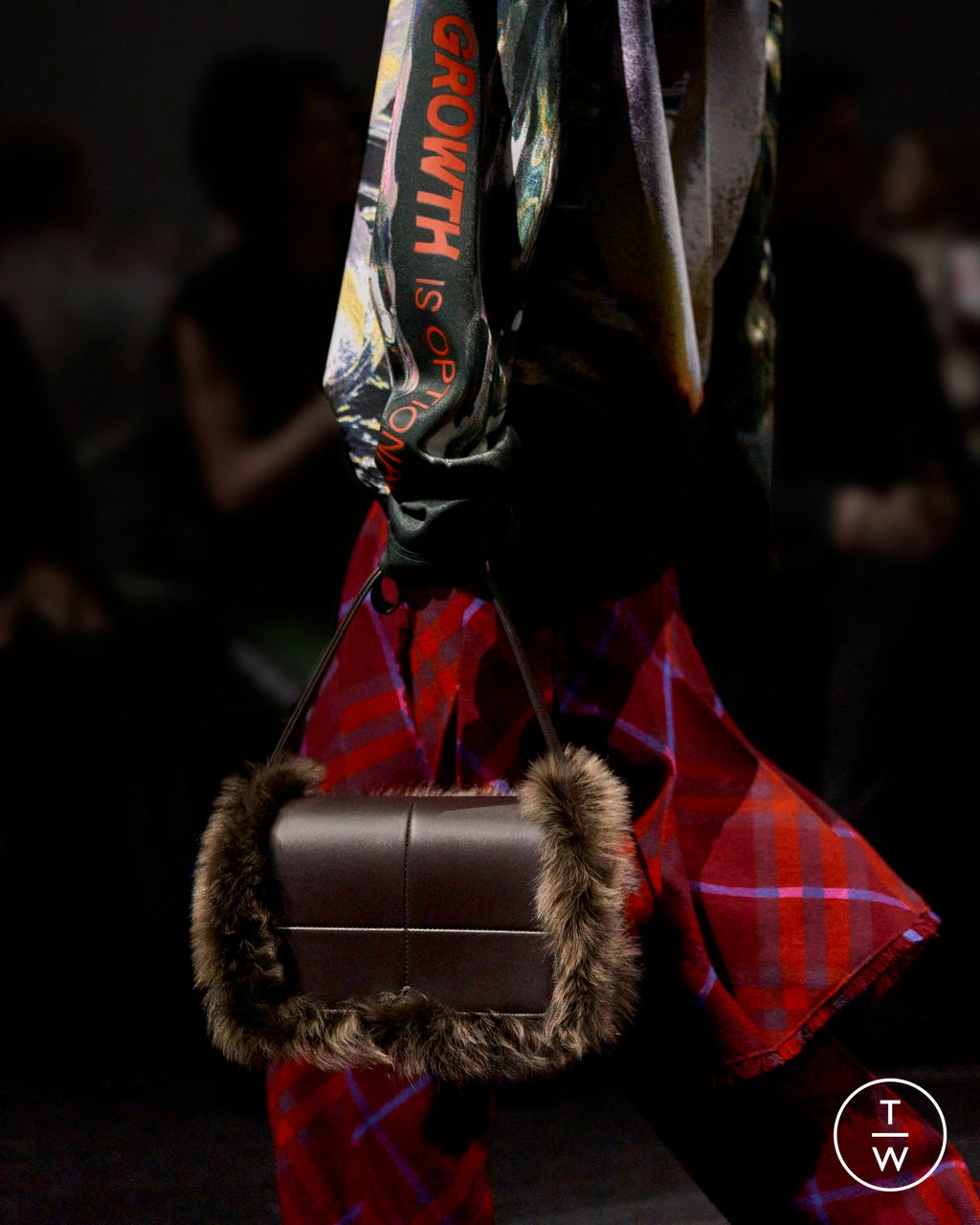 Fashion Week London Fall/Winter 2023 look 13 from the Burberry collection womenswear accessories