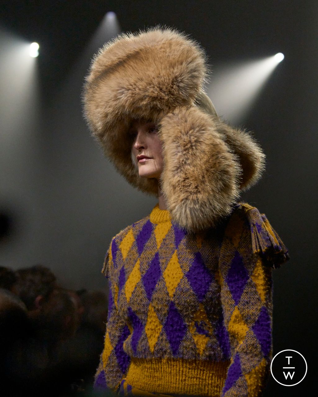 Fashion Week London Fall/Winter 2023 look 15 de la collection Burberry womenswear accessories