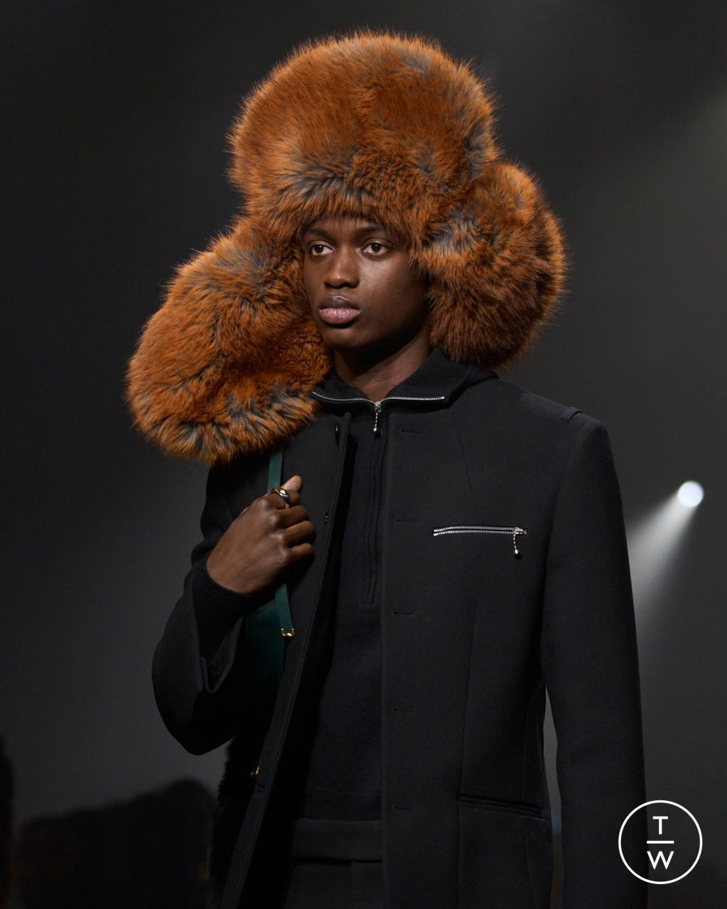 Fashion Week London Fall/Winter 2023 look 25 from the Burberry collection womenswear accessories