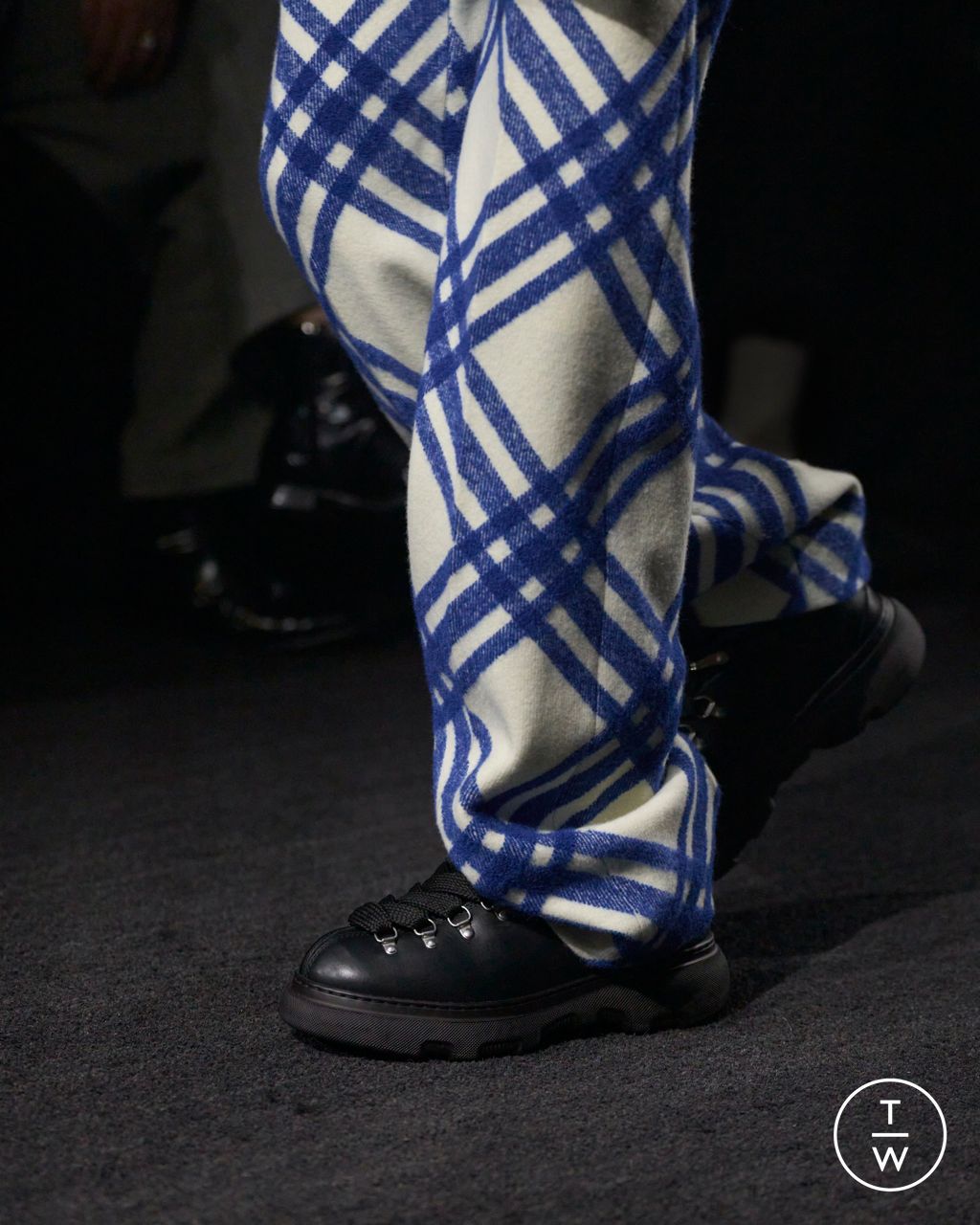 Fashion Week London Fall/Winter 2023 look 27 from the Burberry collection womenswear accessories