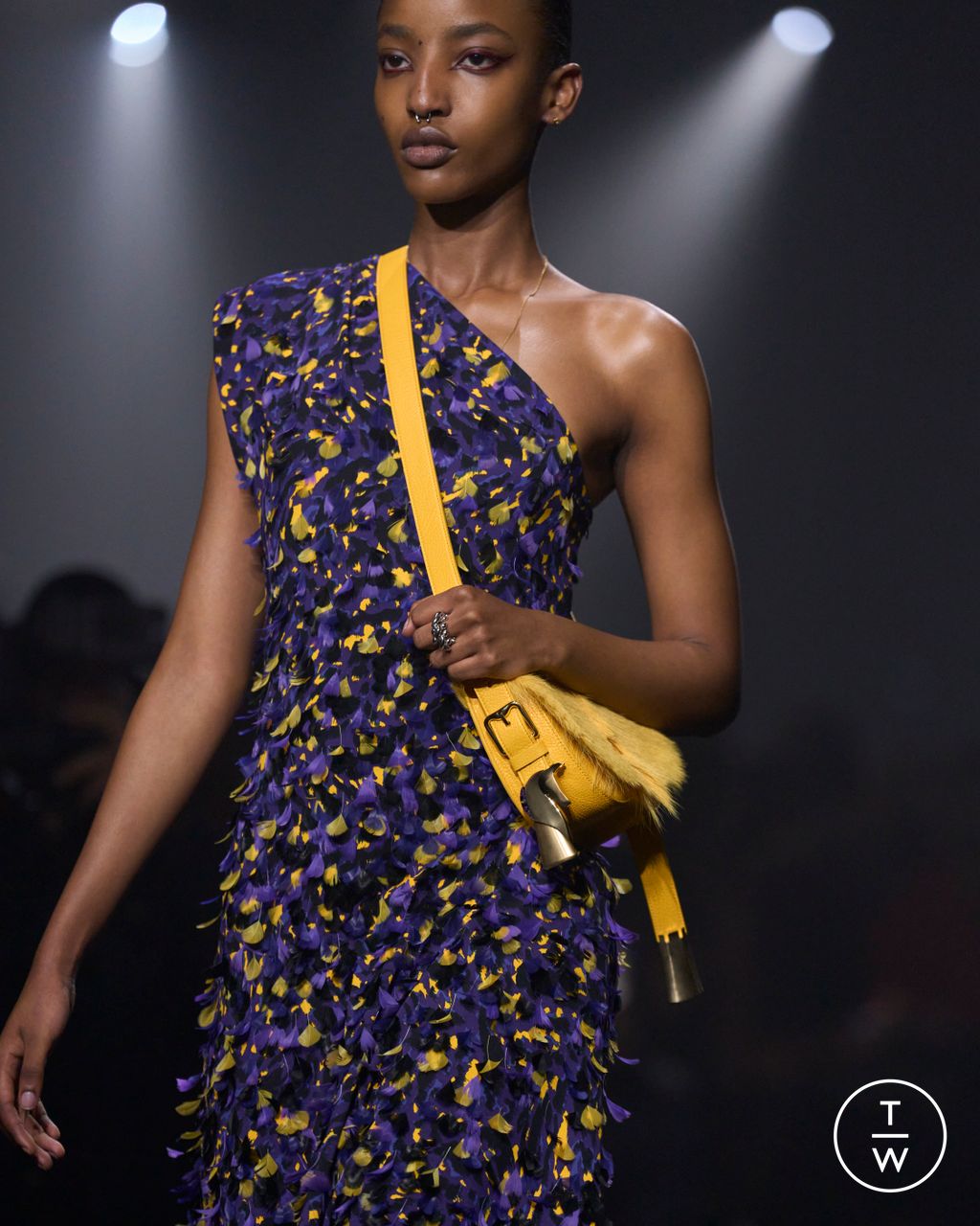Fashion Week London Fall/Winter 2023 look 34 from the Burberry collection womenswear accessories