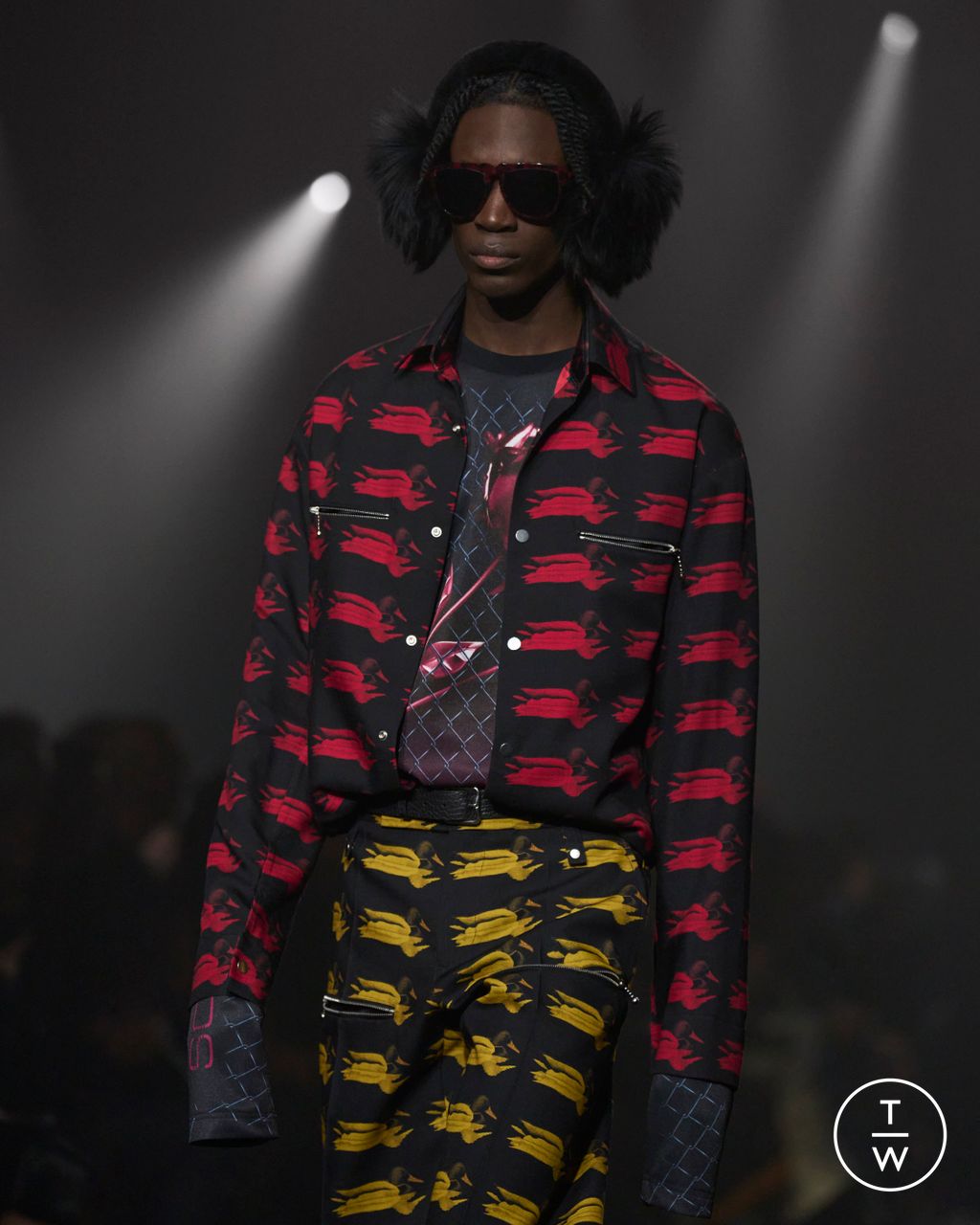 Fashion Week London Fall/Winter 2023 look 37 from the Burberry collection womenswear accessories