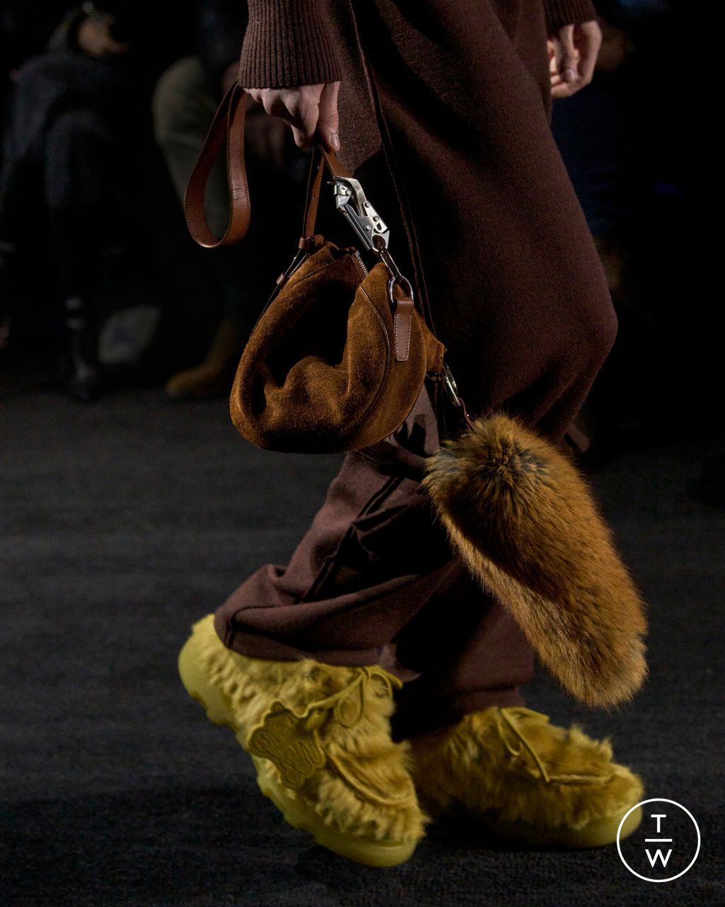 Fashion Week London Fall/Winter 2023 look 42 from the Burberry collection womenswear accessories
