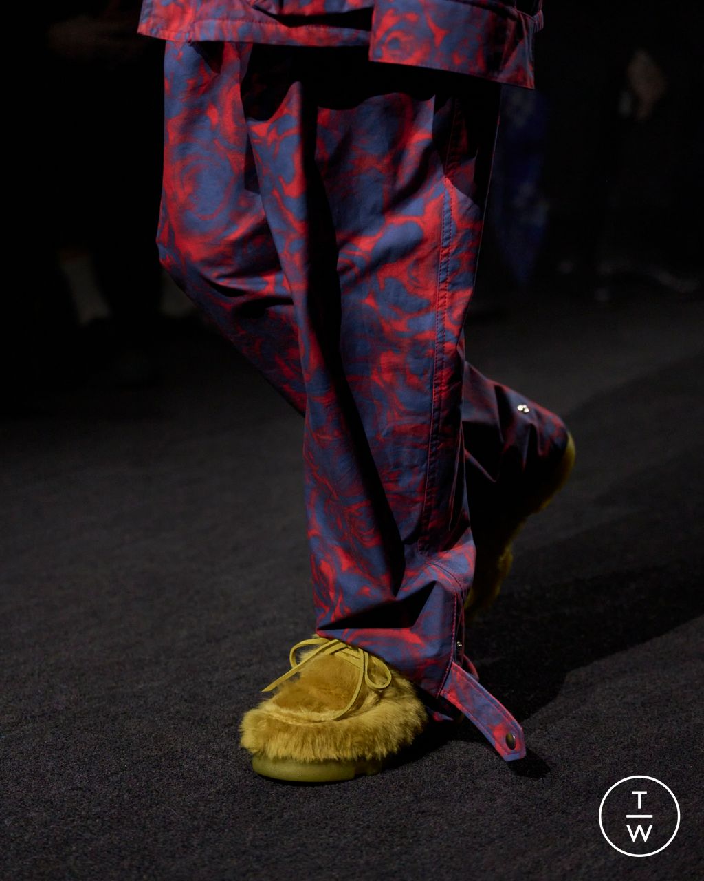 Fashion Week London Fall/Winter 2023 look 43 from the Burberry collection womenswear accessories