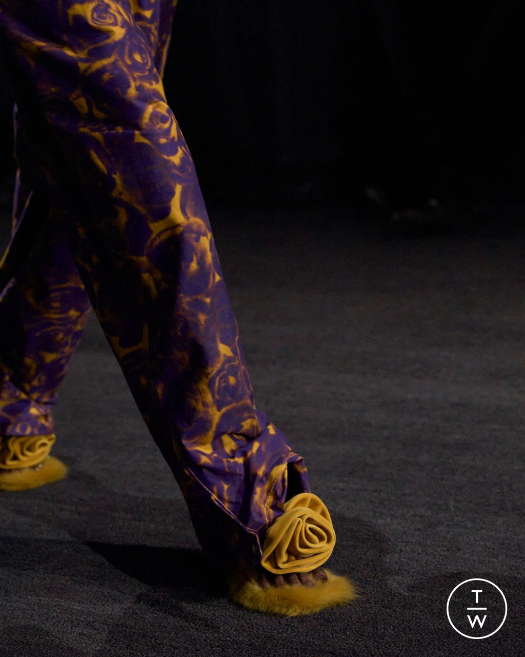 Fashion Week London Fall/Winter 2023 look 45 from the Burberry collection womenswear accessories