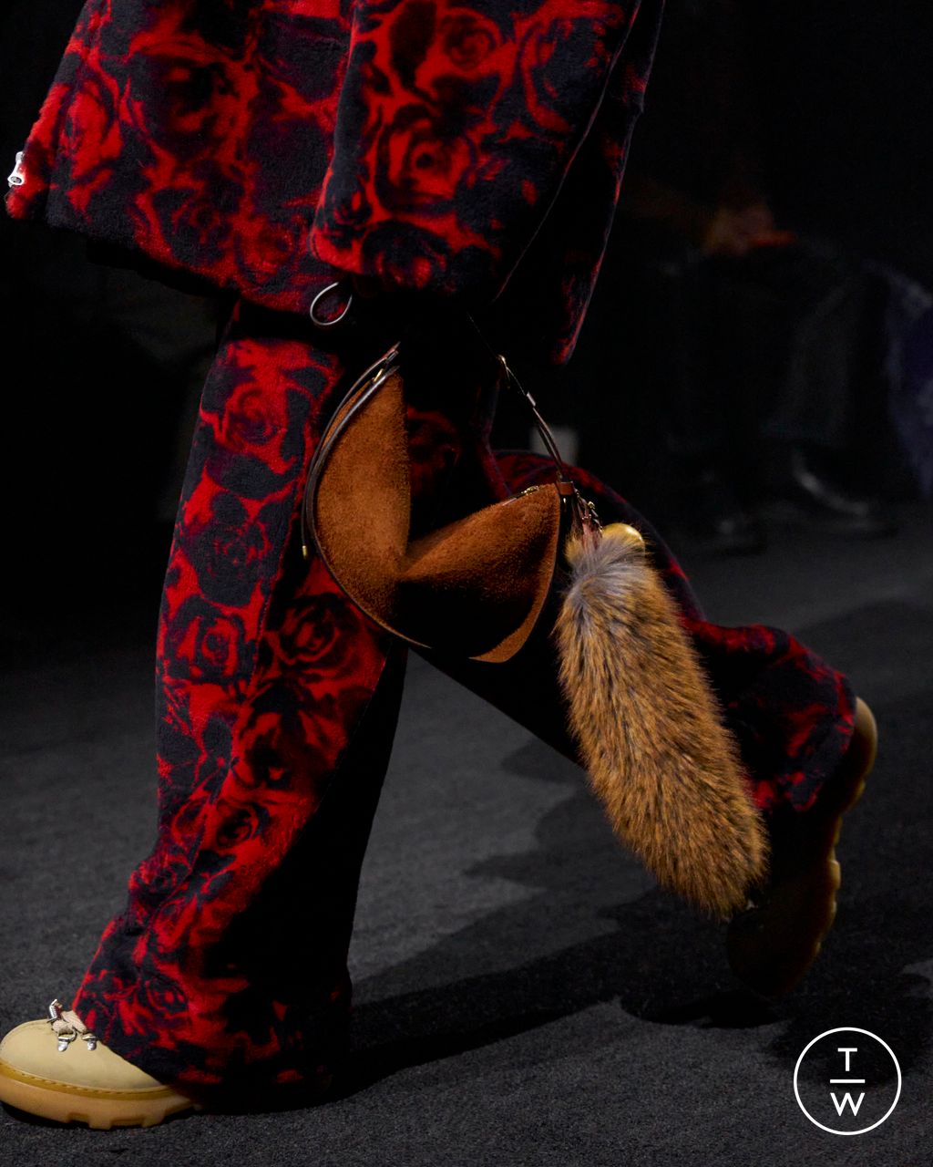 Fashion Week London Fall/Winter 2023 look 55 from the Burberry collection womenswear accessories