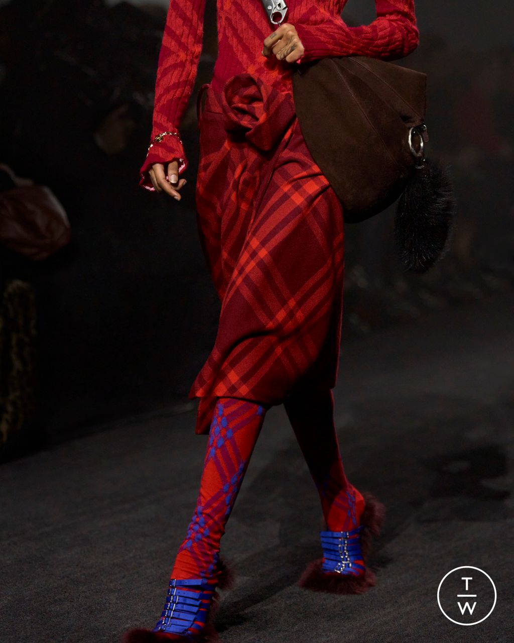 Fashion Week London Fall/Winter 2023 look 9 from the Burberry collection womenswear accessories