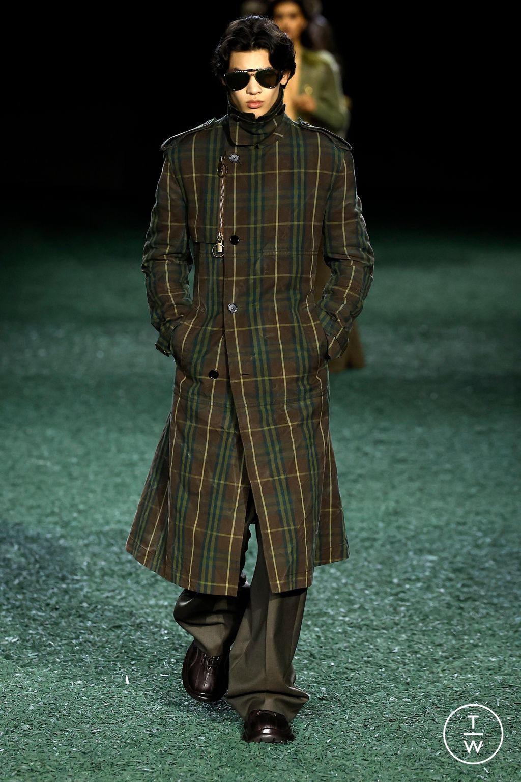 Fashion Week London Fall/Winter 2024 look 2 from the Burberry collection 女装