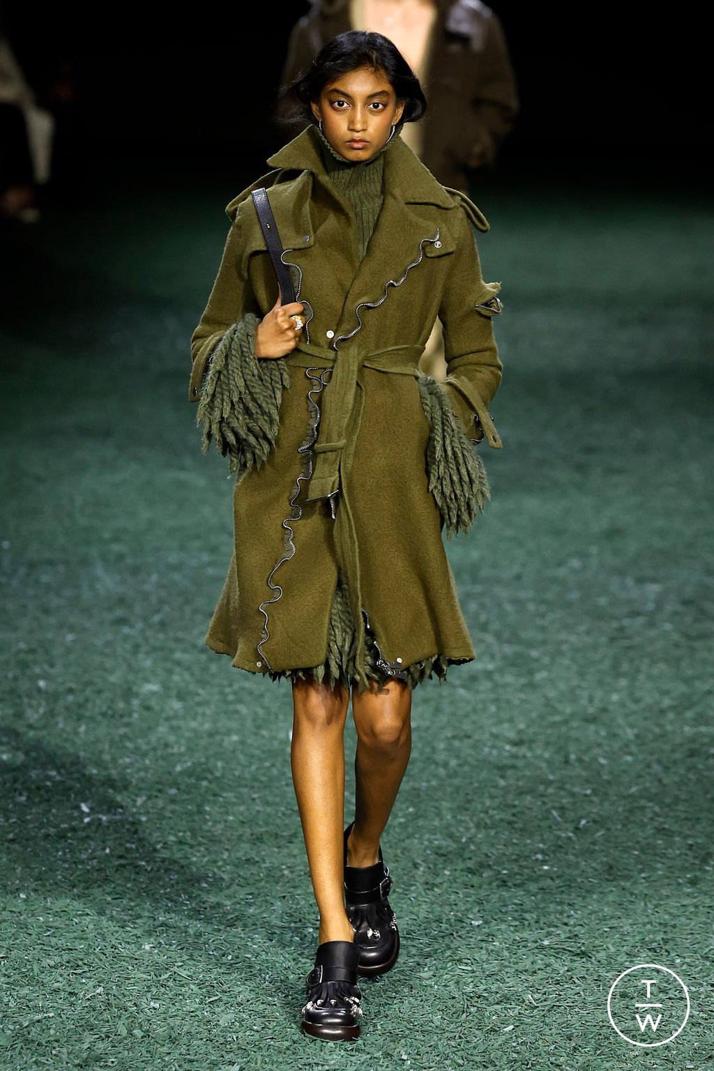 Fashion Week London Fall/Winter 2024 look 6 from the Burberry collection 女装