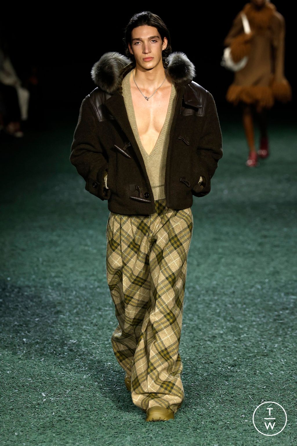 Fashion Week London Fall/Winter 2024 look 7 from the Burberry collection 女装