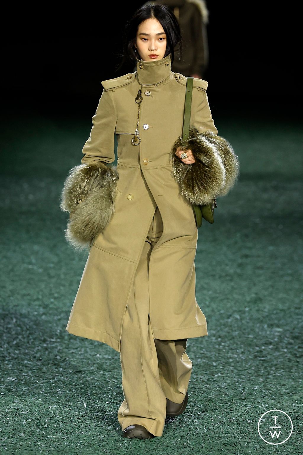 Fashion Week London Fall/Winter 2024 look 12 from the Burberry collection womenswear