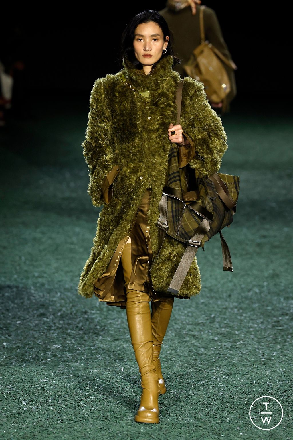 Fashion Week London Fall/Winter 2024 look 15 de la collection Burberry womenswear