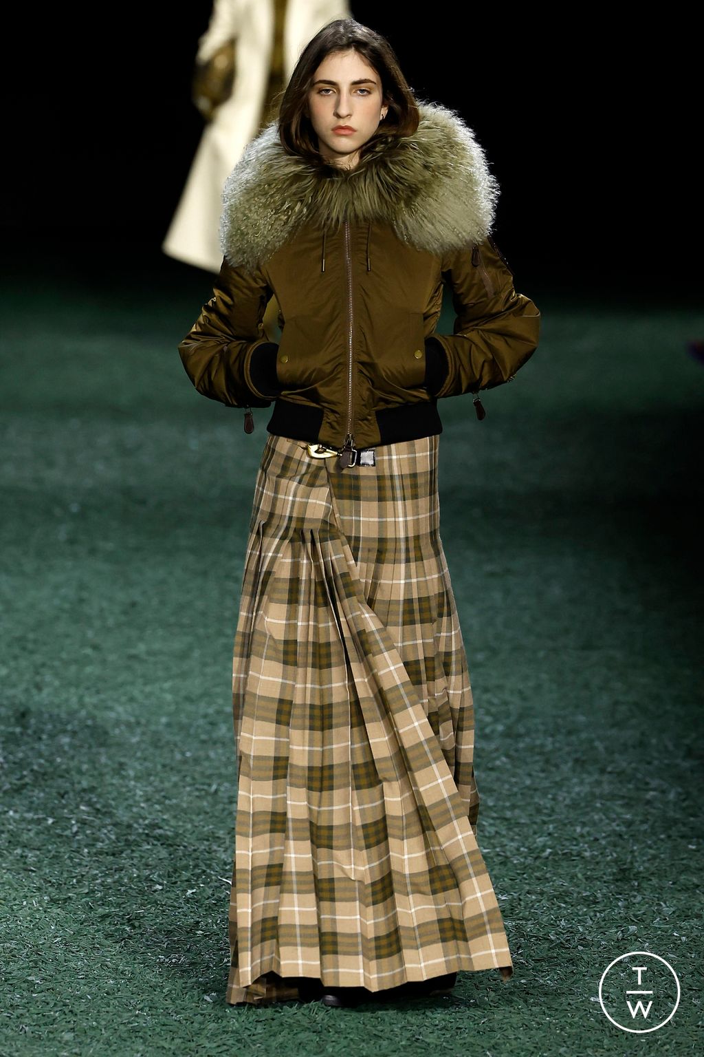 Fashion Week London Fall/Winter 2024 look 23 from the Burberry collection 女装