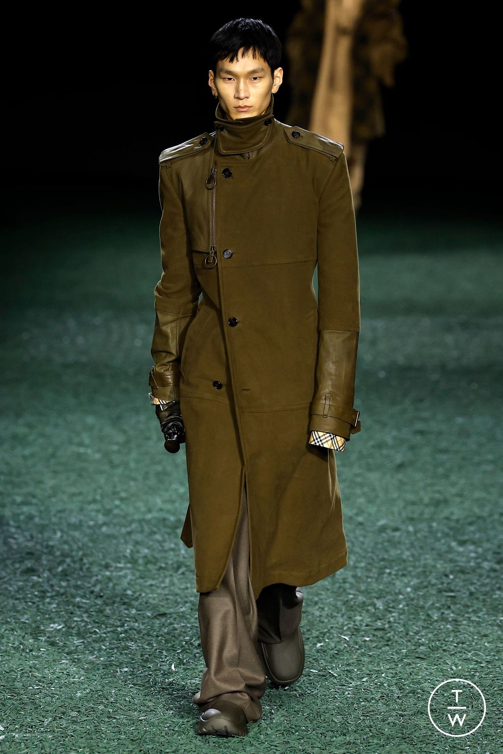 Fashion Week London Fall/Winter 2024 look 26 from the Burberry collection 女装