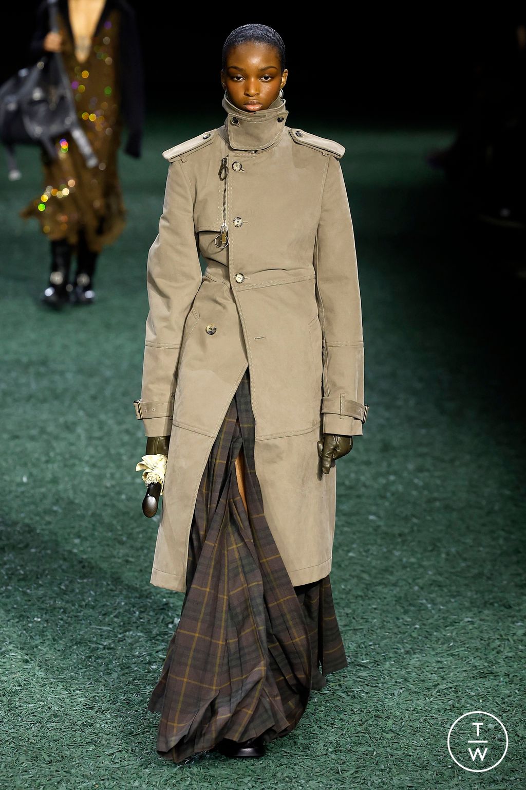 Fashion Week London Fall/Winter 2024 look 28 from the Burberry collection 女装