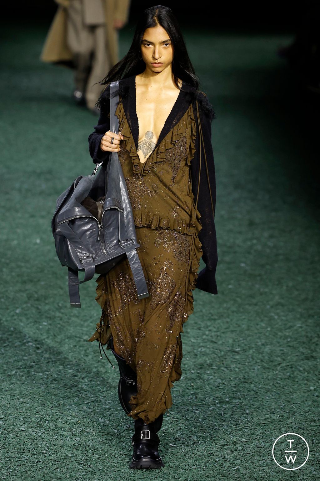 Fashion Week London Fall/Winter 2024 look 29 from the Burberry collection womenswear