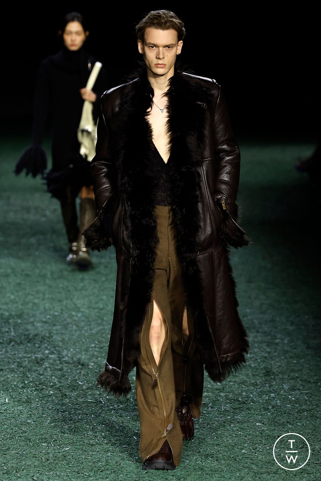 Fashion Week London Fall/Winter 2024 look 37 from the Burberry collection 女装