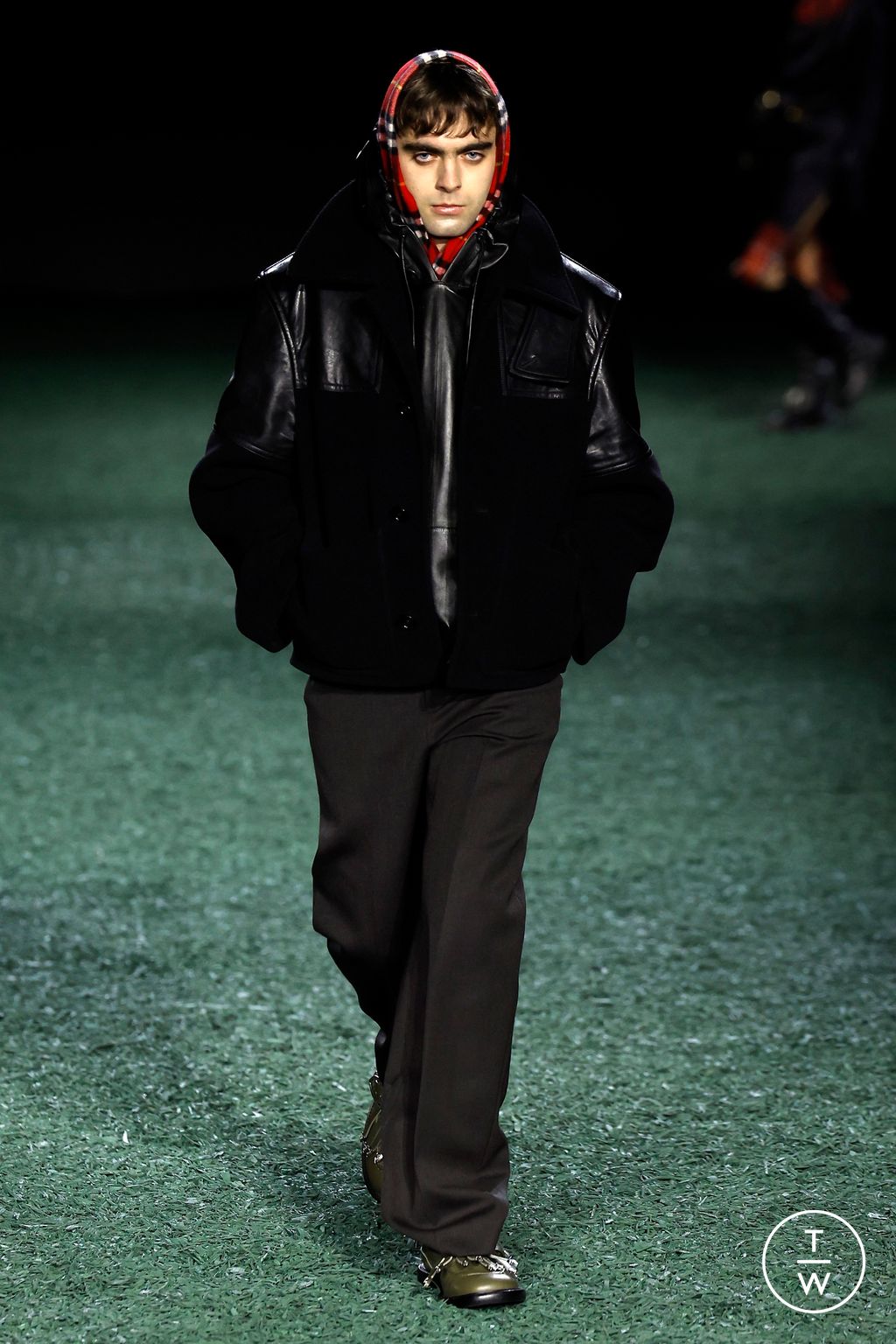 Fashion Week London Fall/Winter 2024 look 39 from the Burberry collection 女装