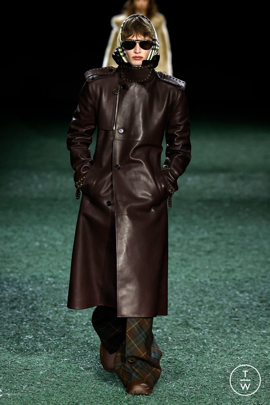 Fashion Week London Fall/Winter 2024 look 52 from the Burberry collection 女装