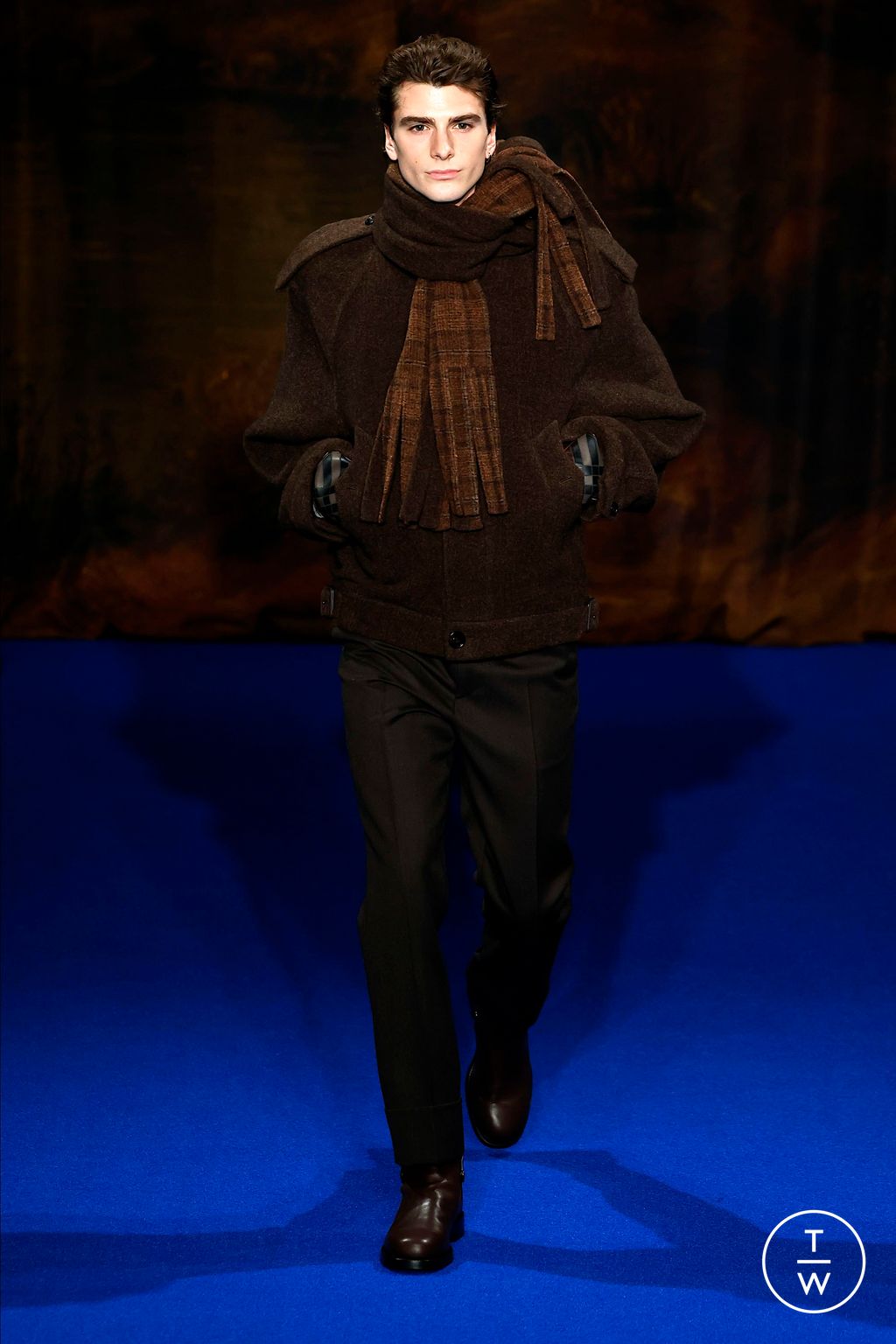 Fashion Week London Fall/Winter 2025 look 2 de la collection Burberry womenswear